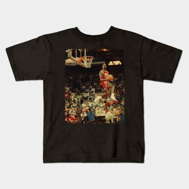 Michael Jordan, Air Time Kids T-Shirt by Wendyshopart